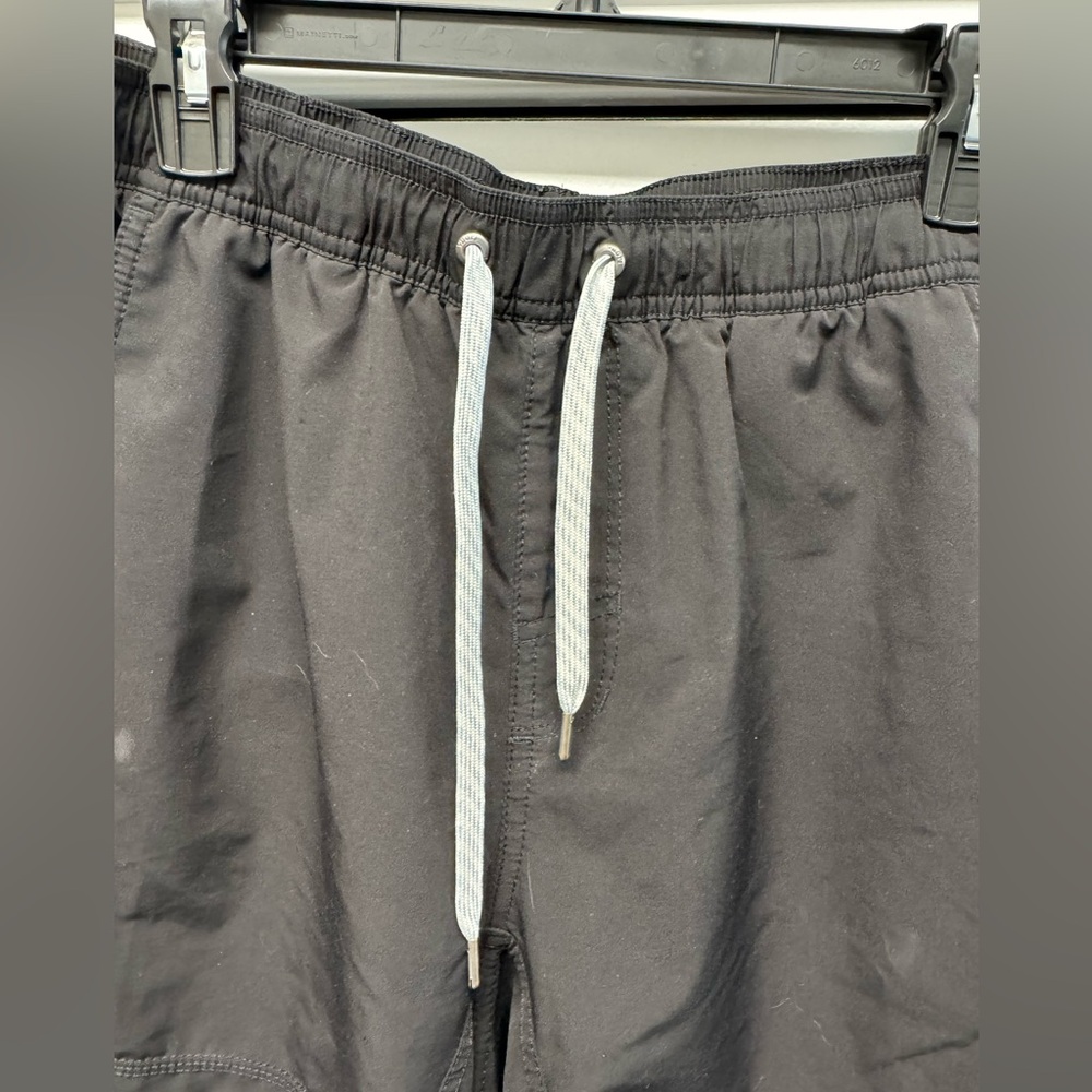 VUORI Men’s Lined shorts Black. Drawstring waist. - Picture 4 of 8